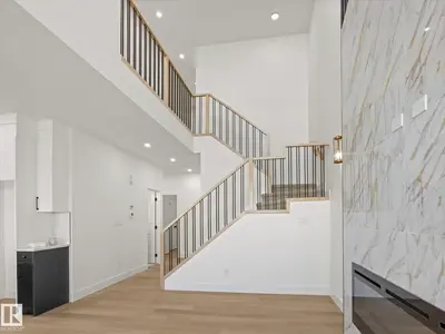 Interior photo 4 of 