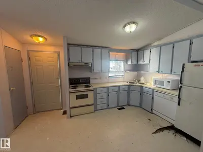 Interior photo 4 of 