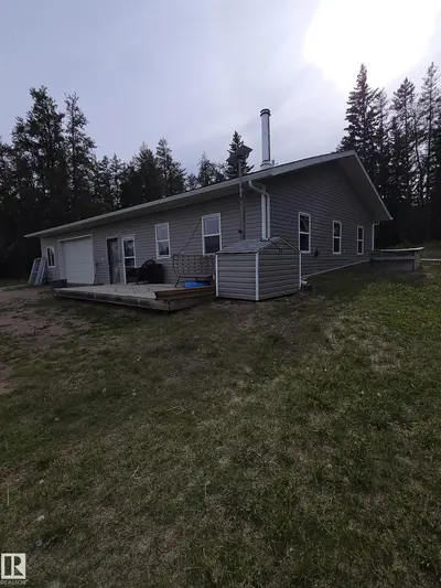 Interior photo 4 of 64031 Rge Rd 460