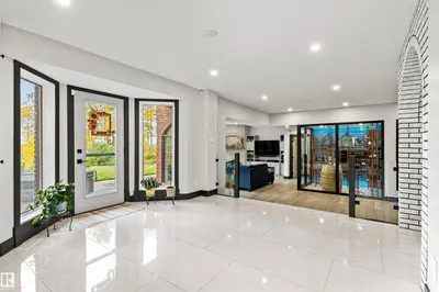 Interior photo 4 of 116 Windermere DR NW