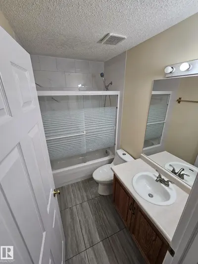 Interior photo 4 of 