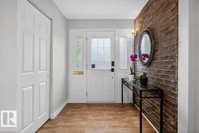 Interior photo 1 of 2 Grandview RG