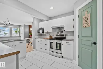 Interior photo 2 of 174 LAKELAND DR