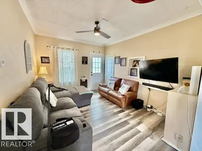 Interior photo 4 of 5505 45 AV