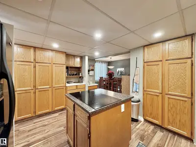 Interior photo 4 of 1035 109 ST NW