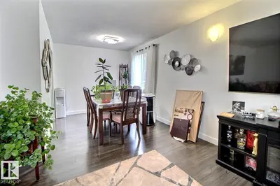 Interior photo 2 of 58102 RGE ROAD 240
