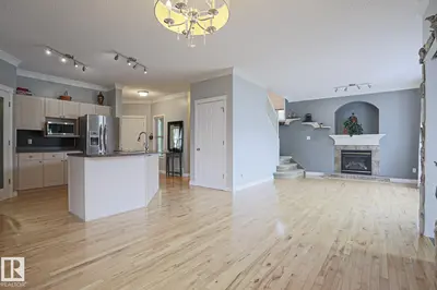 Interior photo 4 of 
