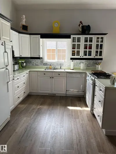 Interior photo 3 of B13 Johnsonia Beach