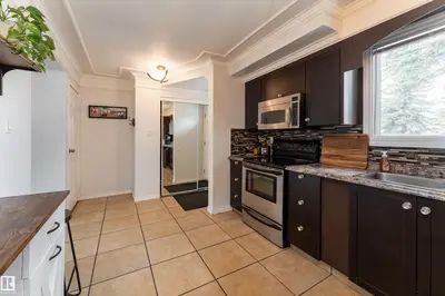 Interior photo 1 of 747 CLAREVIEW RD NW