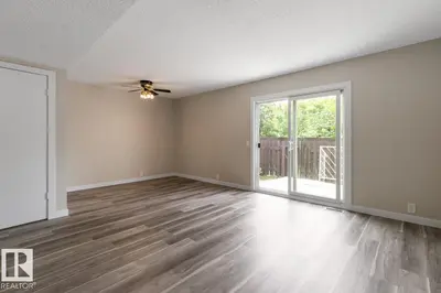 Interior photo 4 of 