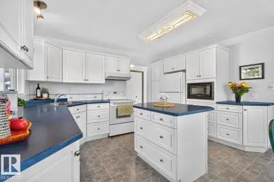 Interior photo 2 of 6930 11 AV NW