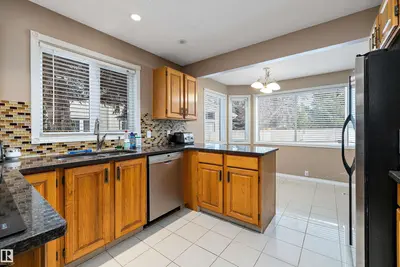Interior photo 4 of 1027 109 ST NW