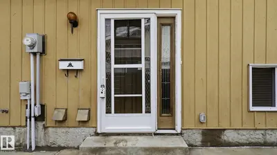 Interior photo 1 of 5507 51 AV
