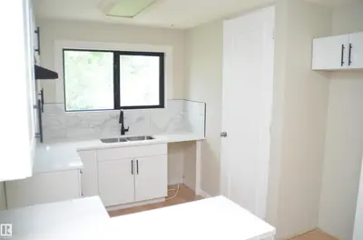 Interior photo 4 of 