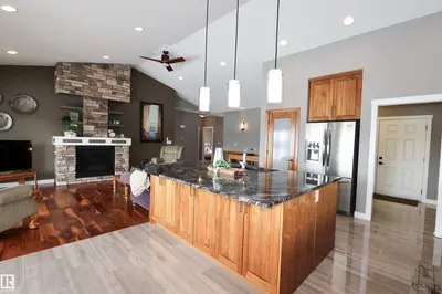 Interior photo 2 of 10508 103