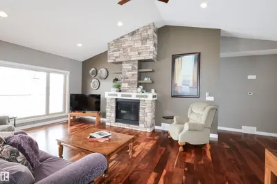 Interior photo 1 of 10508 103
