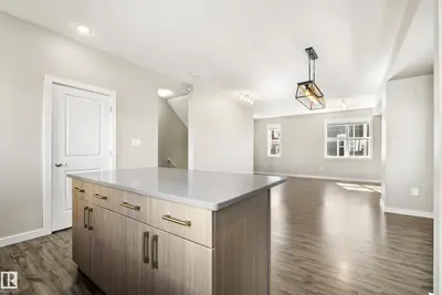 Interior photo 4 of #82 2803 James Mowatt Trail SW