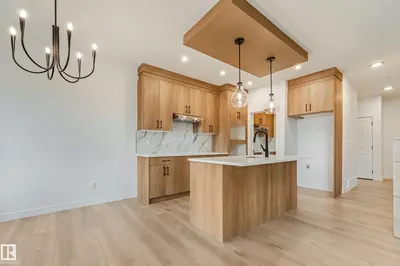 Interior photo 3 of 4636 18 AVENUE SW