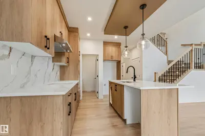 Interior photo 4 of 4636 18 AVENUE SW