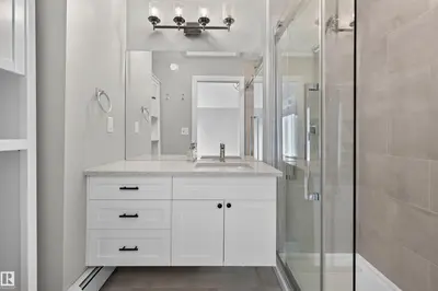 Interior photo 2 of 11212 75 AV NW