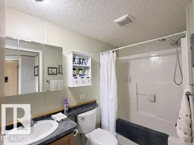 Interior photo 4 of 221 Oak Wood Drive NW