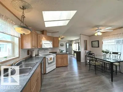 Interior photo 1 of 221 Oak Wood Drive NW