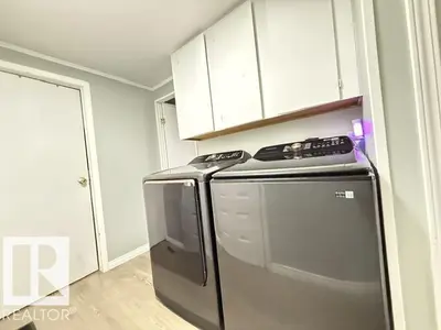 Interior photo 2 of 1026 Lakeland Crescent