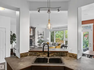 Interior photo 4 of 205 SHEPPARD CO SW