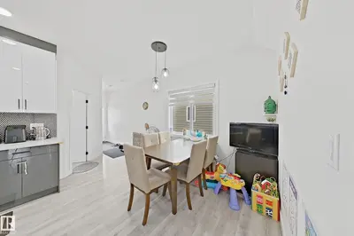 Interior photo 3 of 1719 26A ST NW