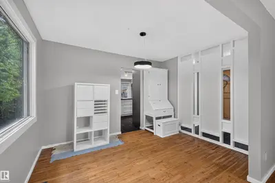 Interior photo 4 of 140 Greengove Ave