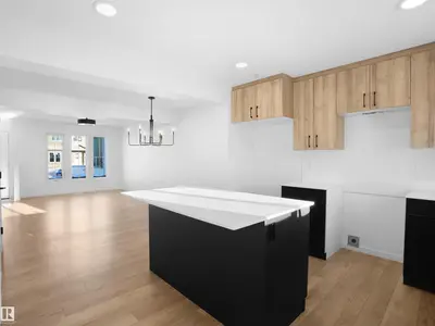 Photo 4 of #4 18640 18 AV NW