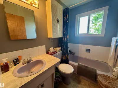 Interior photo 3 of 4433 48 AV