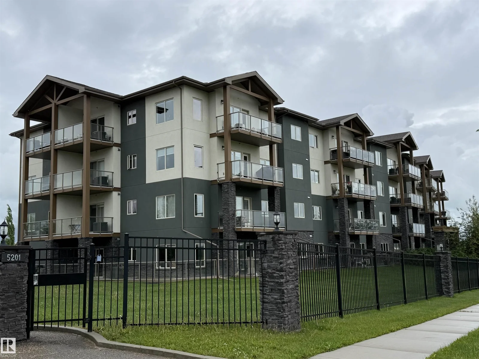 #202 5201 Brougham DR, Drayton Valley - 3 bedroom Apartment for sale