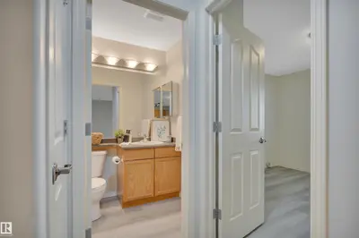 Interior photo 4 of 