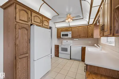 Interior photo 4 of 
