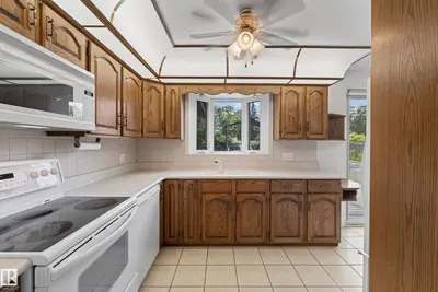 Interior photo 3 of 