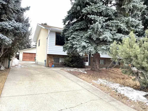 6808 11 AV NW, Edmonton - $380,000