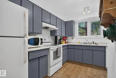 Interior photo 2 of #10 1904 48 ST NW
