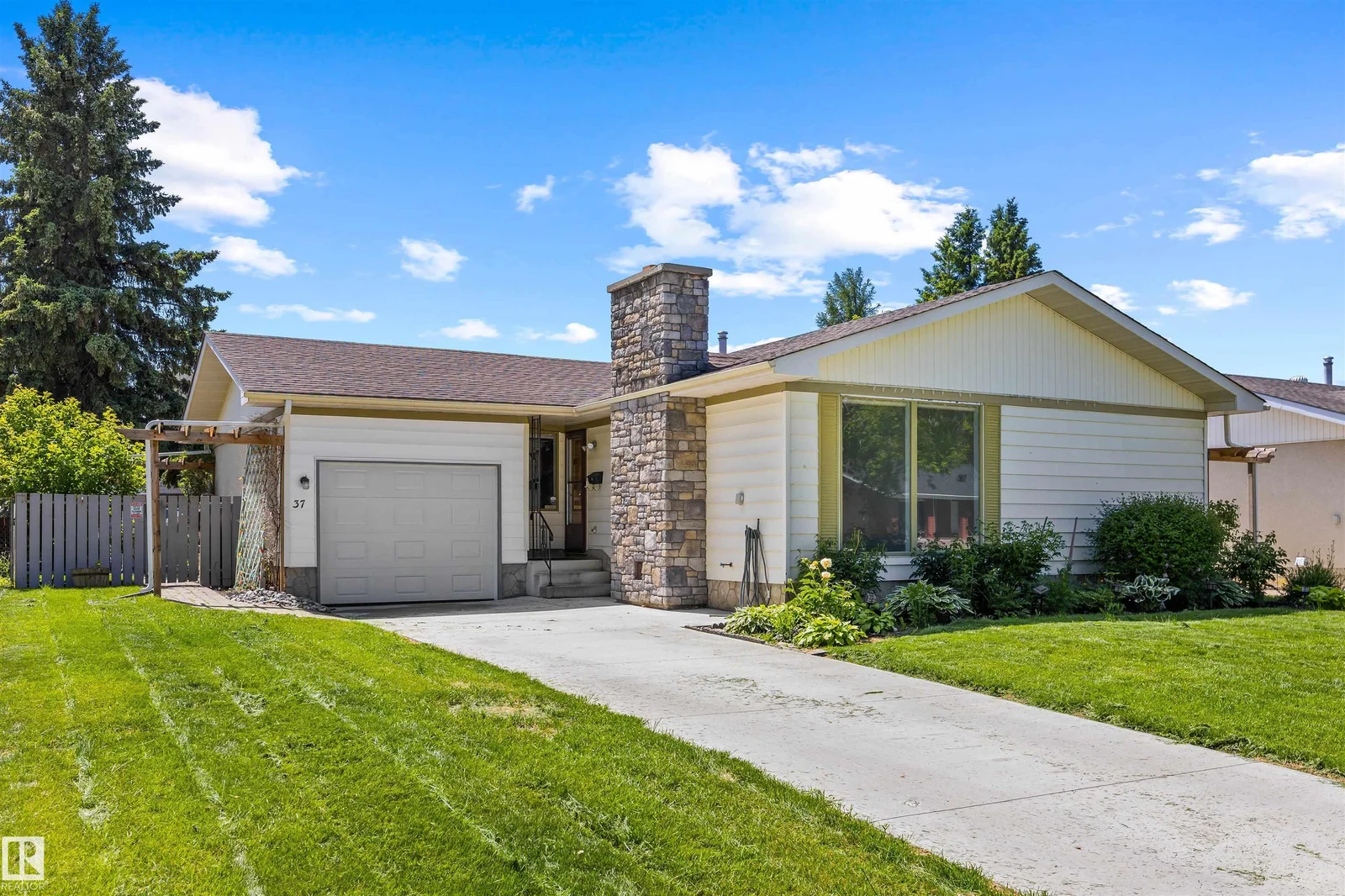 37 LEON PL, St. Albert - 5 bedroom Detached Single Family for sale