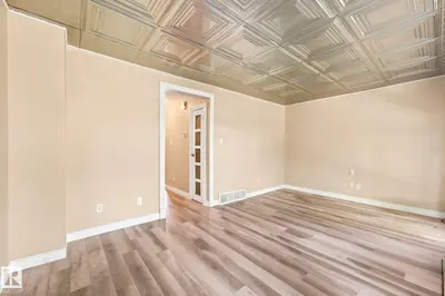 Interior photo 4 of 