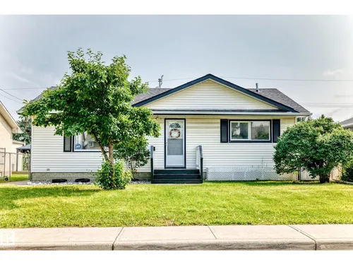10819 137 AV NW, Edmonton - $350,000