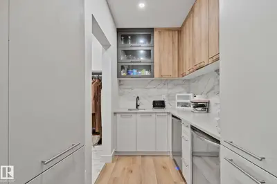 Interior photo 4 of 4509 WINGFIELD BAY BA NW