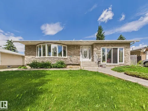 15 Akins DR, St. Albert - $549,900