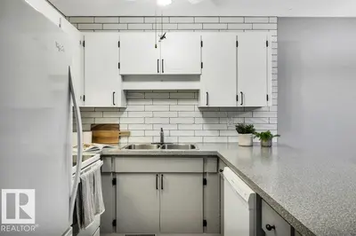 Interior photo 3 of 8 PINEVIEW HORIZON VG