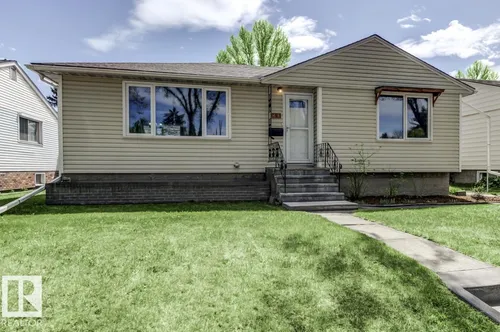 8511 64 AV NW, Edmonton - $490,000