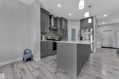 Interior photo 4 of 7245 CHIVERS PL SW
