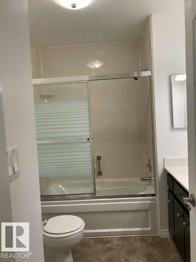 Interior photo 4 of 4321 41 AV