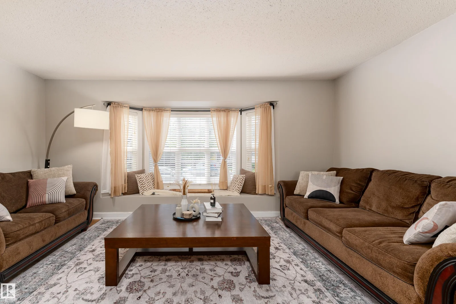 10008 144 AVE NW, Edmonton - 5 bedroom Duplex for sale