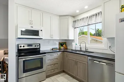 Interior photo 2 of 13415 118 AV NW