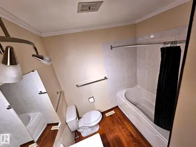 Interior photo 4 of 